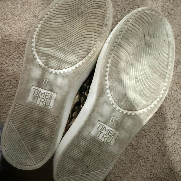 Leopard Print Slip-On Sneakers - Picture 5 of 5